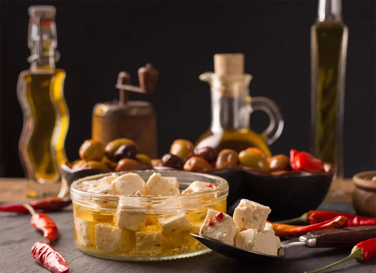 Wegański ser z czego? Odkryj składniki i ich właściwości